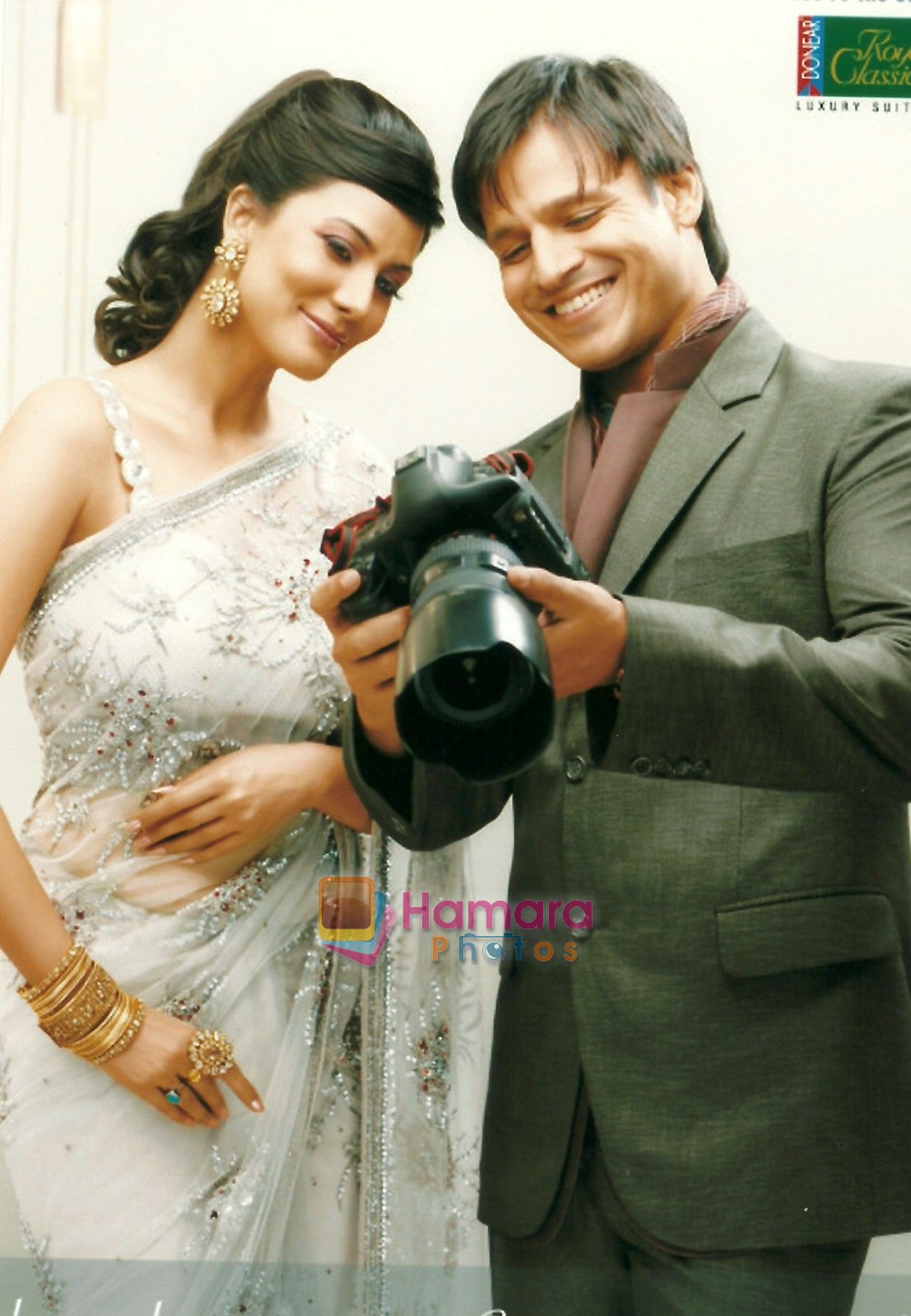 Vivek Oberoi The Brand Ambassador for Donear Suitings And D'Cot